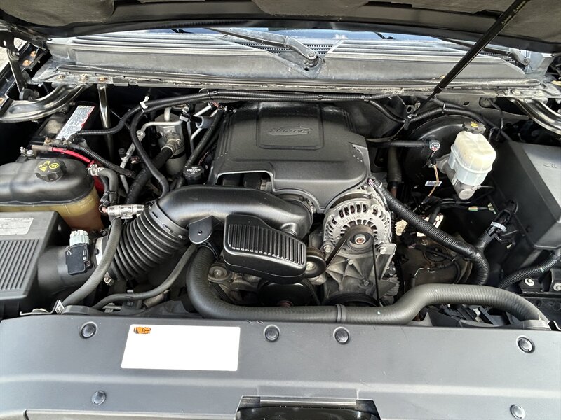 2012 Chevrolet Suburban LT   - Photo 37 - Stafford, TX 77477