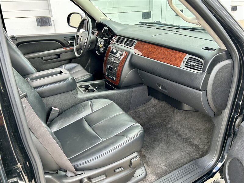 2012 Chevrolet Suburban LT   - Photo 21 - Stafford, TX 77477