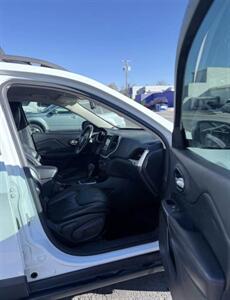 2016 Jeep Cherokee Trailhawk   - Photo 7 - Colorado Springs, CO 80909