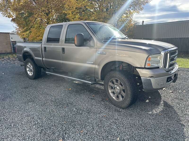 2005 Ford F-250 Super Duty XL 4dr Crew Cab XL  6.0 diesel bulletproof studs have been done. Tuned and delete it.