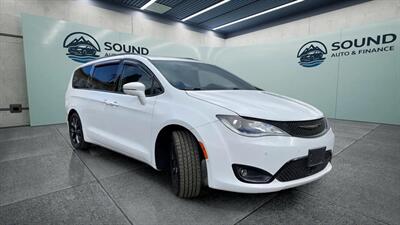 2018 Chrysler Pacifica Limited S Minivan