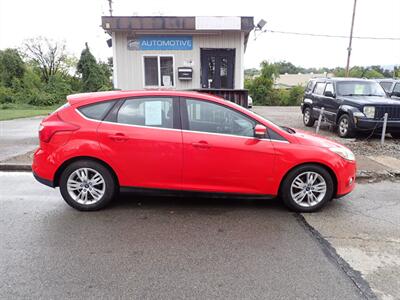 2012 Ford Focus SEL   - Photo 2 - Uniontown, PA 15401