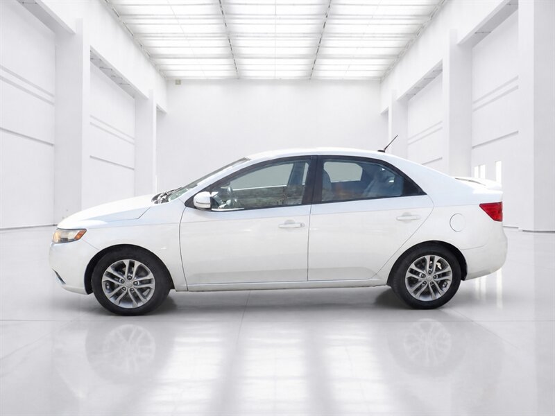 2011 Kia Forte EX   - Photo 6 - Uniontown, PA 15401