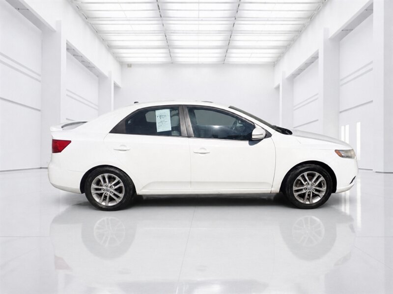 2011 Kia Forte EX   - Photo 2 - Uniontown, PA 15401