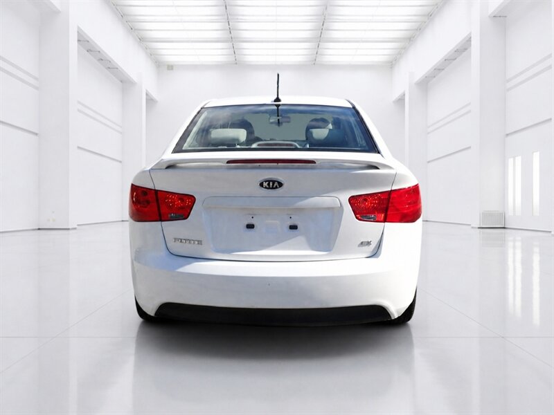 2011 Kia Forte EX   - Photo 4 - Uniontown, PA 15401