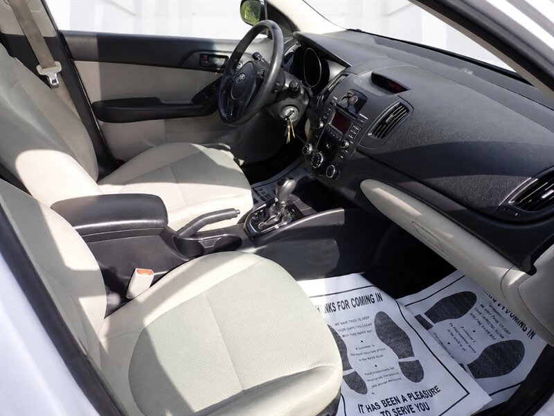 2011 Kia Forte EX   - Photo 10 - Uniontown, PA 15401