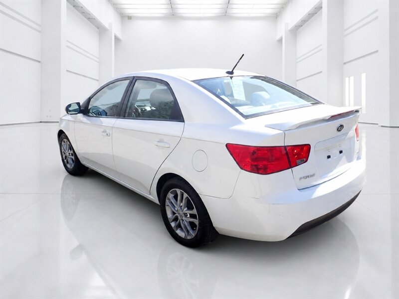 2011 Kia Forte EX   - Photo 5 - Uniontown, PA 15401