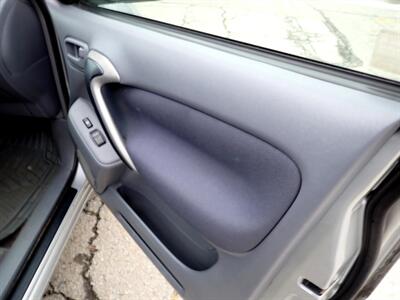 2001 Toyota RAV4   - Photo 26 - Uniontown, PA 15401
