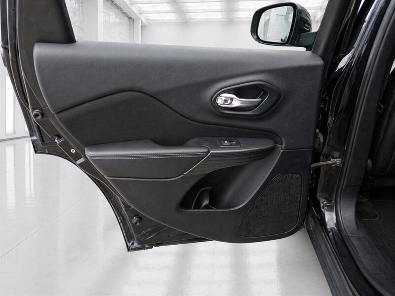 2015 Jeep Cherokee Latitude   - Photo 16 - Uniontown, PA 15401