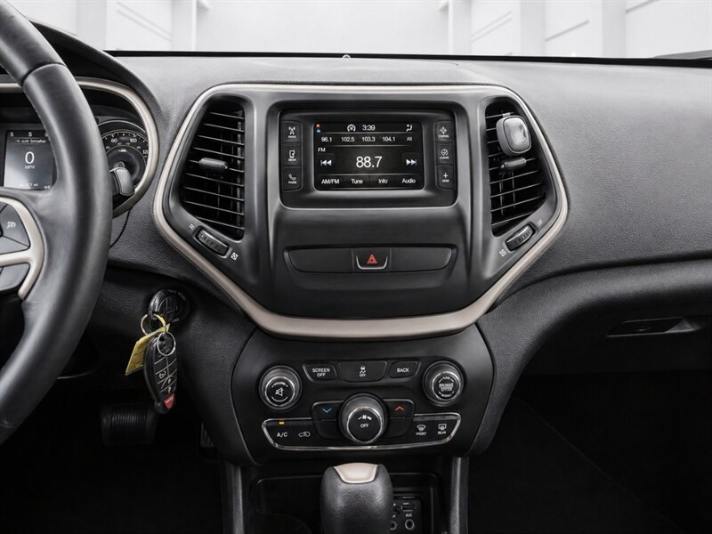 2015 Jeep Cherokee Latitude   - Photo 12 - Uniontown, PA 15401