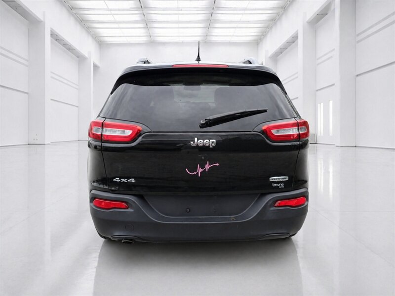 2015 Jeep Cherokee Latitude   - Photo 3 - Uniontown, PA 15401