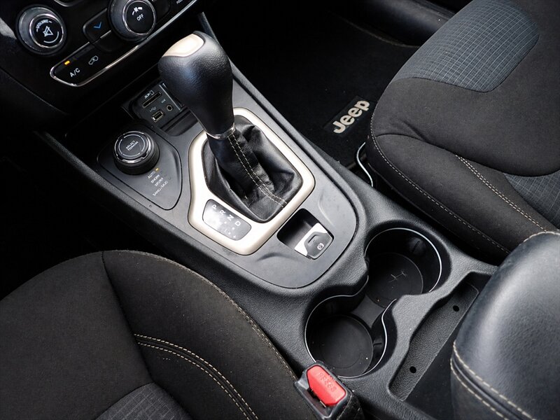 2015 Jeep Cherokee Latitude   - Photo 15 - Uniontown, PA 15401