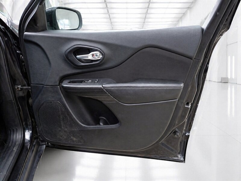 2015 Jeep Cherokee Latitude   - Photo 17 - Uniontown, PA 15401