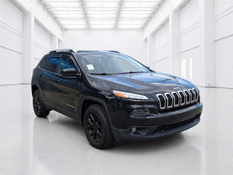 2015 Jeep Cherokee Latitude   - Photo 1 - Uniontown, PA 15401
