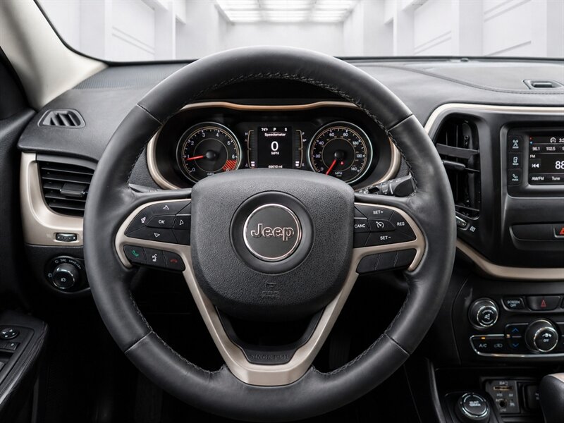 2015 Jeep Cherokee Latitude   - Photo 11 - Uniontown, PA 15401