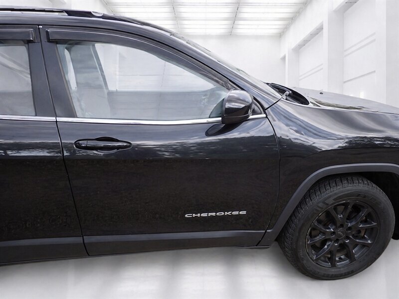 2015 Jeep Cherokee Latitude   - Photo 9 - Uniontown, PA 15401