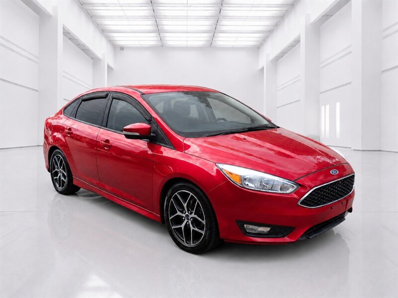 2015 Ford Focus SE   - Photo 1 - Uniontown, PA 15401