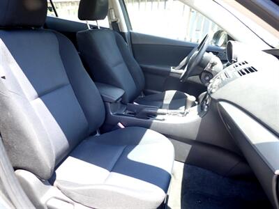 2011 Mazda Mazda3 i Touring   - Photo 6 - Uniontown, PA 15401