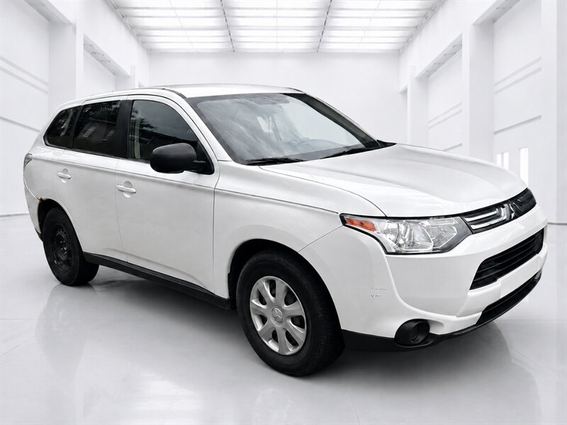 2014 Mitsubishi Outlander ES   - Photo 1 - Uniontown, PA 15401