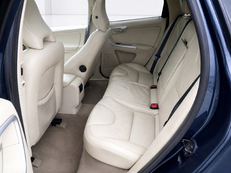 2011 Volvo XC60 3.2   - Photo 25 - Uniontown, PA 15401