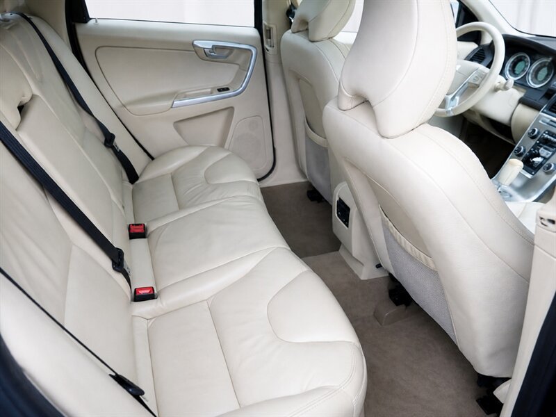 2011 Volvo XC60 3.2   - Photo 22 - Uniontown, PA 15401