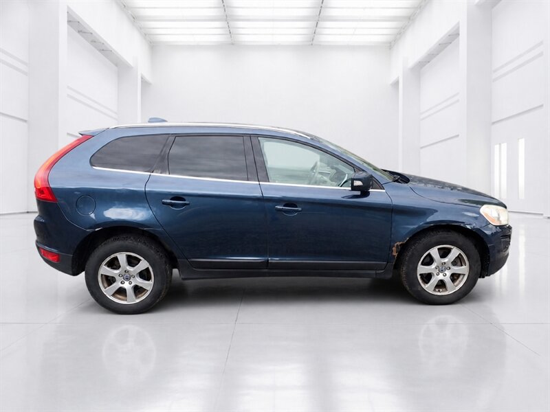 2011 Volvo XC60 3.2   - Photo 2 - Uniontown, PA 15401