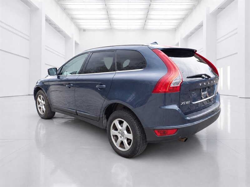 2011 Volvo XC60 3.2   - Photo 4 - Uniontown, PA 15401