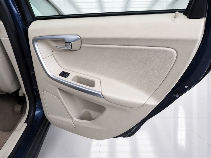 2011 Volvo XC60 3.2   - Photo 21 - Uniontown, PA 15401