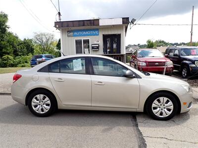 2014 Chevrolet Cruze LS Auto   - Photo 2 - Uniontown, PA 15401