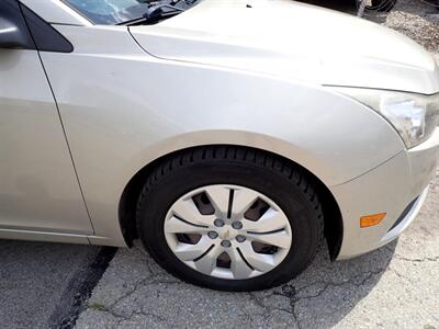 2014 Chevrolet Cruze LS Auto   - Photo 10 - Uniontown, PA 15401
