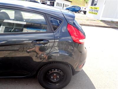 2011 Ford Fiesta SE   - Photo 18 - Uniontown, PA 15401