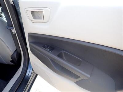 2011 Ford Fiesta SE   - Photo 20 - Uniontown, PA 15401