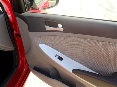 2012 Hyundai ACCENT GLS   - Photo 20 - Uniontown, PA 15401