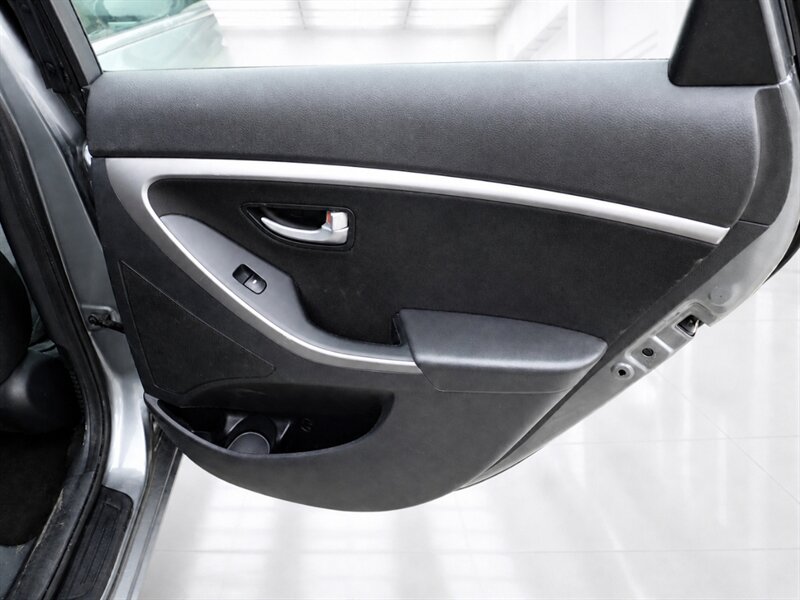 2017 Hyundai Elantra GT   - Photo 18 - Uniontown, PA 15401