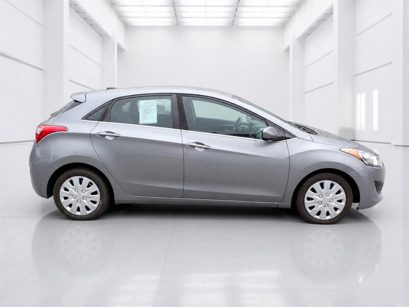 2017 Hyundai Elantra GT   - Photo 2 - Uniontown, PA 15401