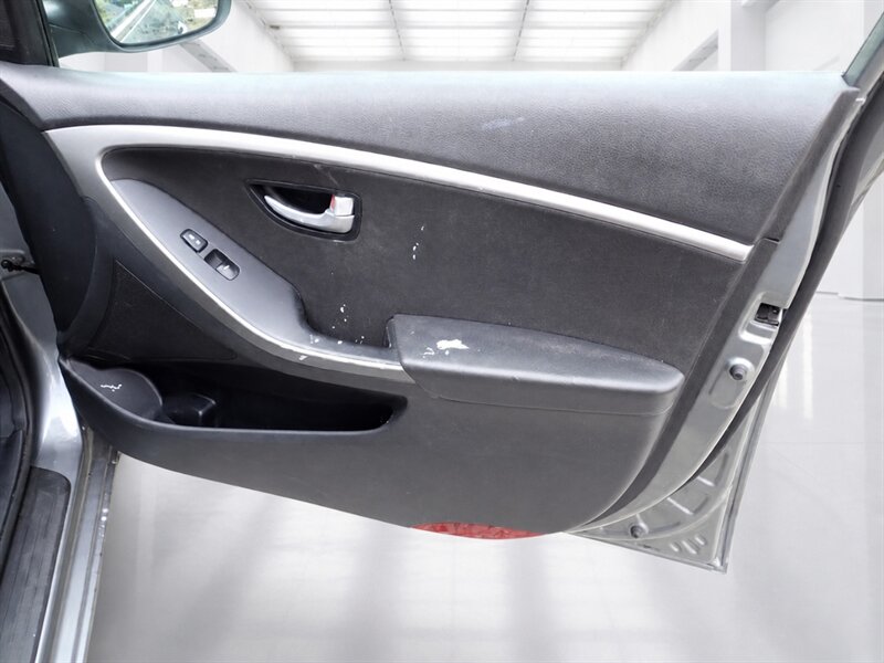 2017 Hyundai Elantra GT   - Photo 17 - Uniontown, PA 15401