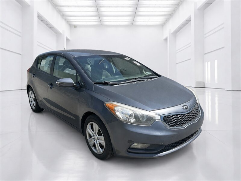 2016 Kia LX Forte5   - Photo 1 - Uniontown, PA 15401