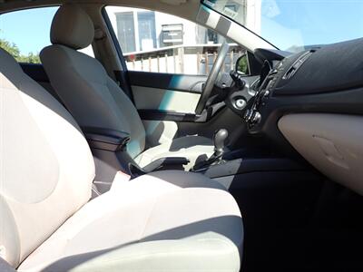 2012 Kia Forte EX   - Photo 6 - Uniontown, PA 15401
