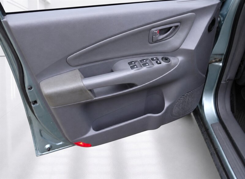 2005 Hyundai TUCSON GLS 4dr GLS   - Photo 17 - Uniontown, PA 15401