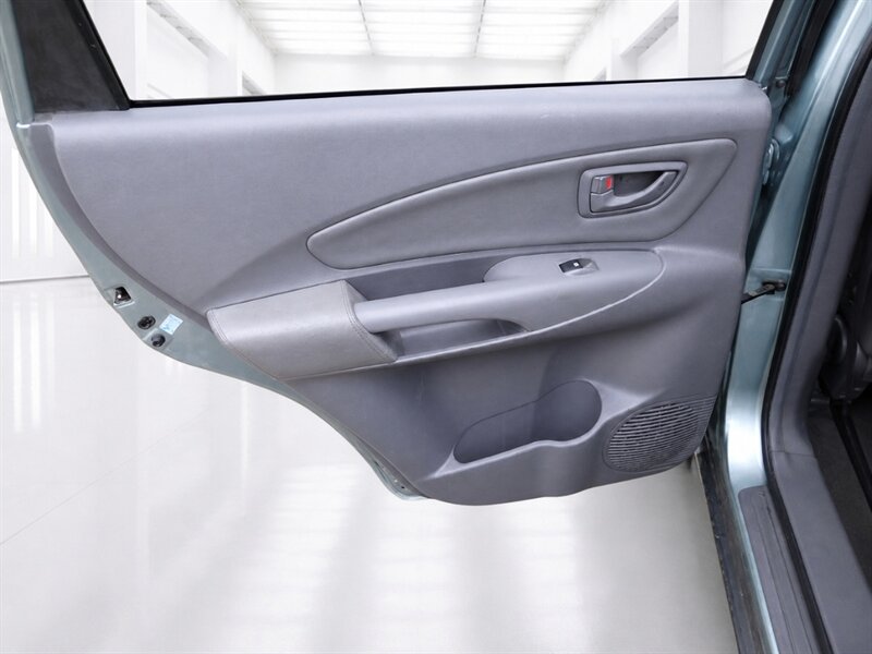 2005 Hyundai TUCSON GLS 4dr GLS   - Photo 16 - Uniontown, PA 15401