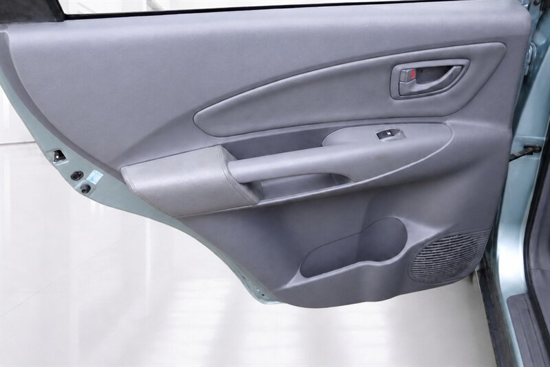 2005 Hyundai TUCSON GLS 4dr GLS   - Photo 18 - Uniontown, PA 15401