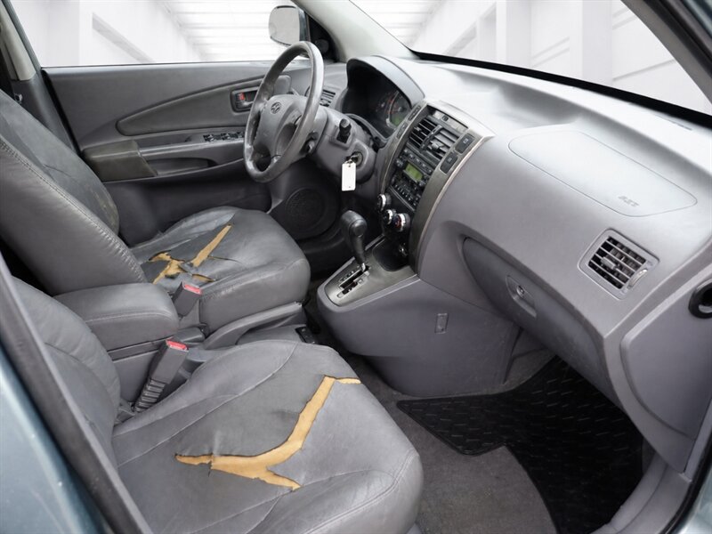 2005 Hyundai TUCSON GLS 4dr GLS   - Photo 10 - Uniontown, PA 15401
