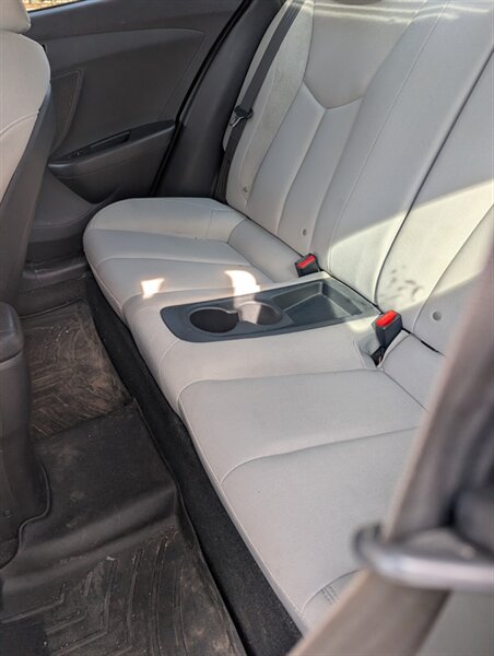 2012 Hyundai VELOSTER - Photo 5 - Houston, MO 65483