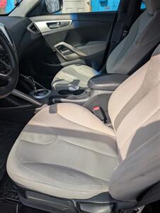 2012 Hyundai VELOSTER - Photo 6 - Houston, MO 65483