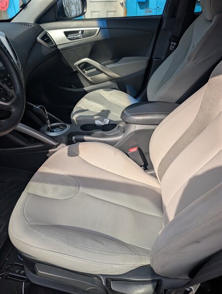 2012 Hyundai VELOSTER - Photo 6 - Houston, MO 65483