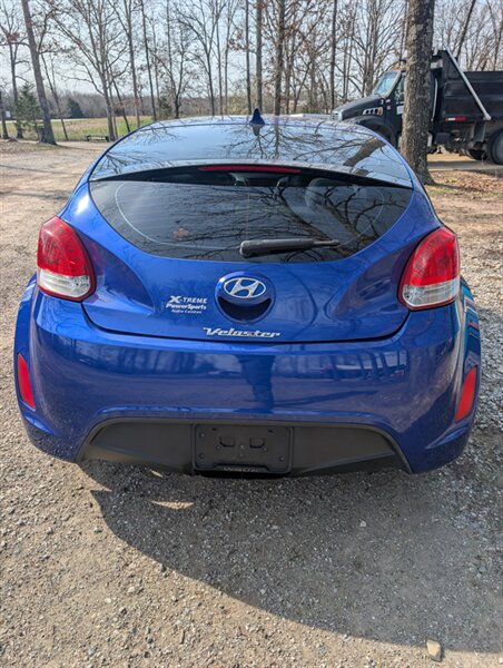 2012 Hyundai VELOSTER - Photo 2 - Houston, MO 65483