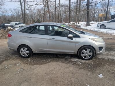 2011 Ford Fiesta SE   - Photo 2 - Houston, MO 65483