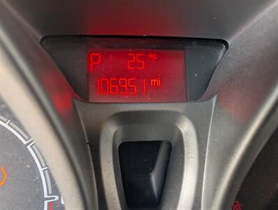 2011 Ford Fiesta SE   - Photo 8 - Houston, MO 65483