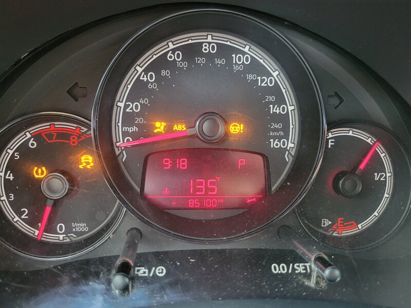 2017 Volkswagen Beetle 1.8T S - Photo 8 - Houston, MO 65483