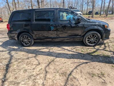 2015 Dodge Grand Caravan SE Plus   - Photo 2 - Houston, MO 65483